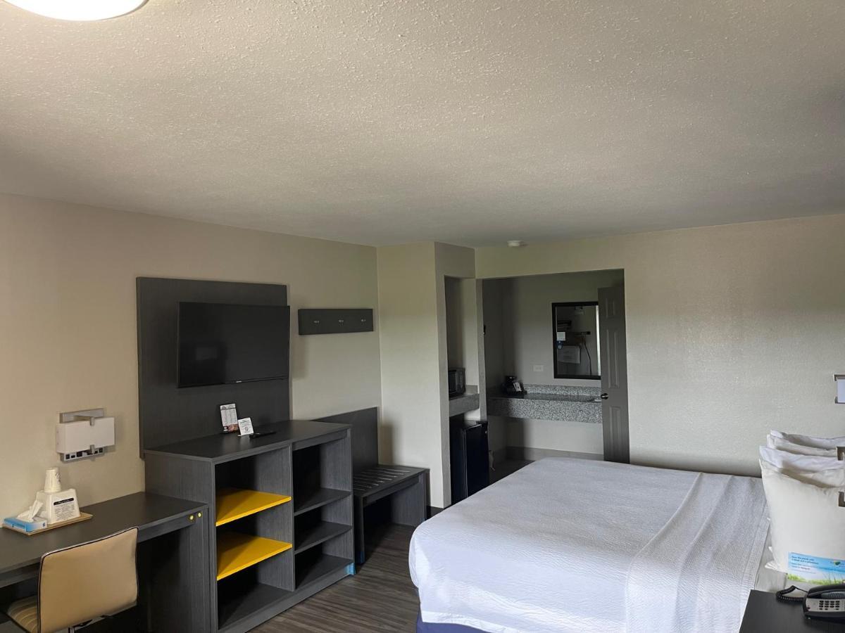 Days Inn By Wyndham Ruston La Exterior foto