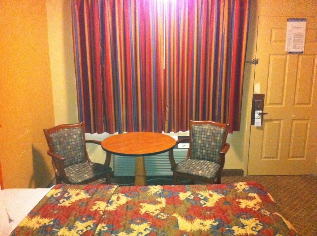 Days Inn By Wyndham Ruston La Exterior foto